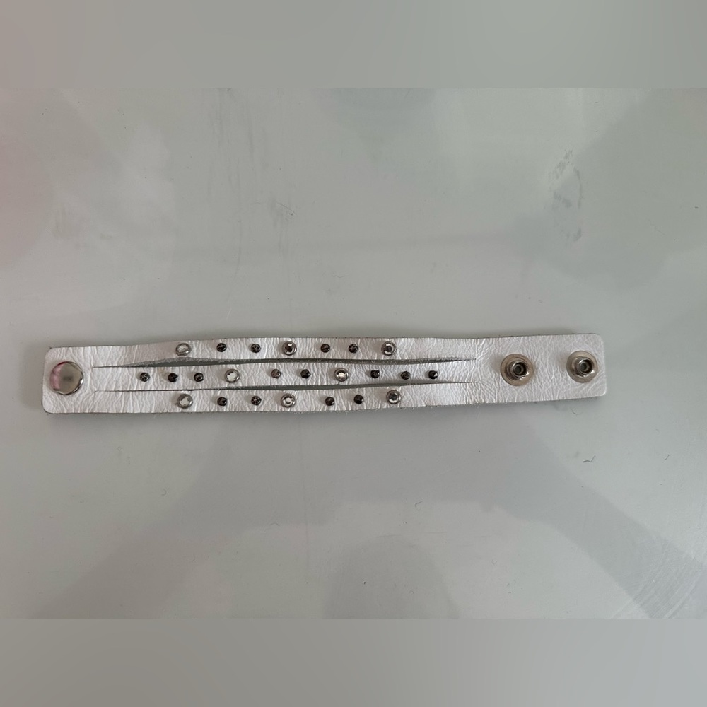 Multi strain White Leather Bracelet with Stud & Diamond Detailing